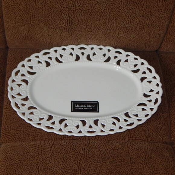 MAISON BLANC White Porcelain Cut Out Hearts Serving Oval Tray Platter 14x9.5 NWT - Picture 9 of 11